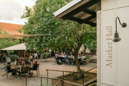 Innenhof am Mercado San Agustin in Tucson, Arizona