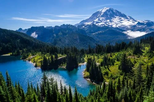 Aussicht vom Tolmie Peak in Richtung Mount Rainier und Eunice Lake